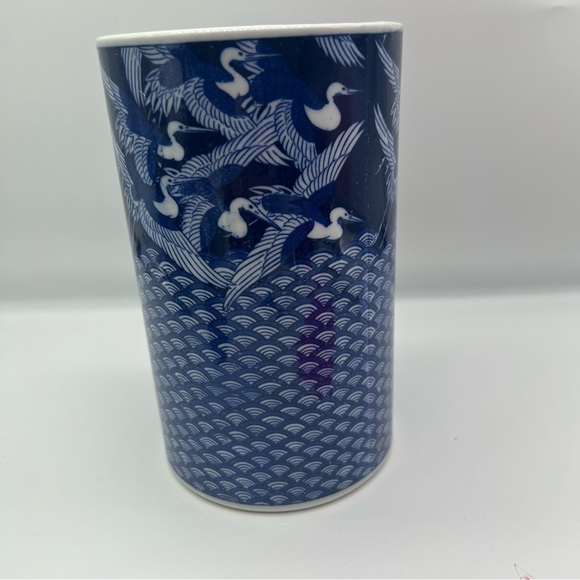 Vintage Japan Takahashi Ceramic Porcelain Blue Cranes Vase, 8” Tall & 4.5” blue - Picture 2 of 13